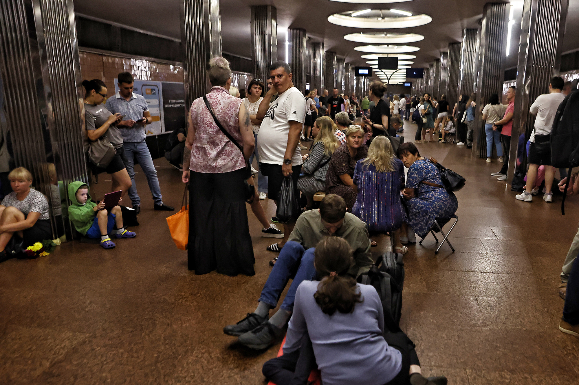 Чекаєте поїзд? Який насправді інтервал руху поїздів у метро Києва
